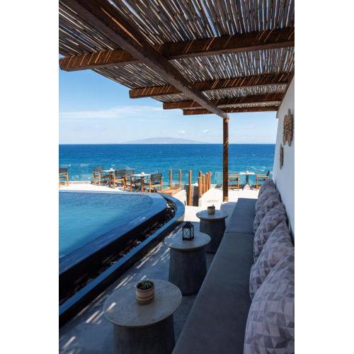 Almyra Oia Suites