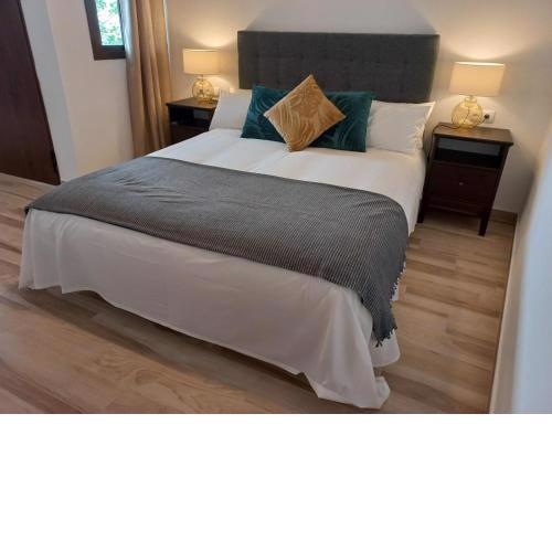 ALOJAMIENTO ÁGUILAS HOME zhr