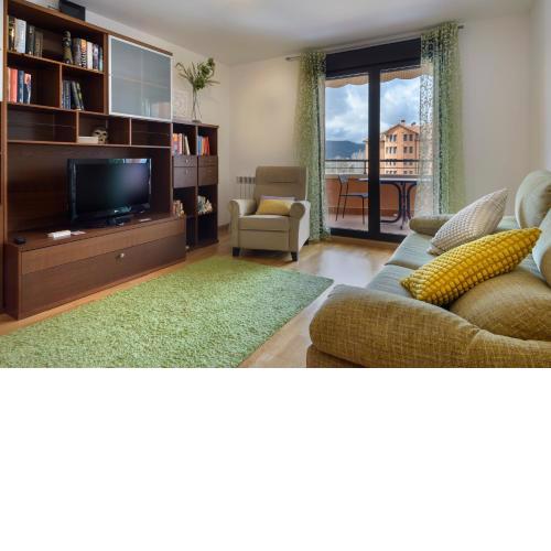 Alojamiento Montecanal Jaca, piscina y terraza