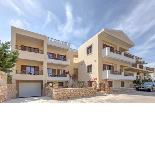 Aloustina Apartments