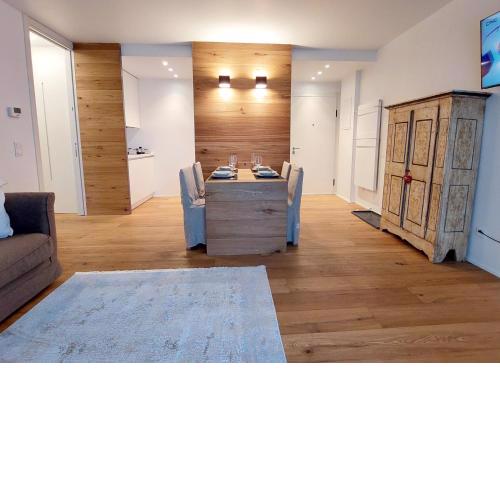 ALPENFLAIR - charming ski-to-door apartment