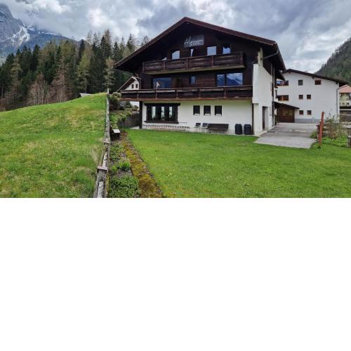 Alpinum Hostel
