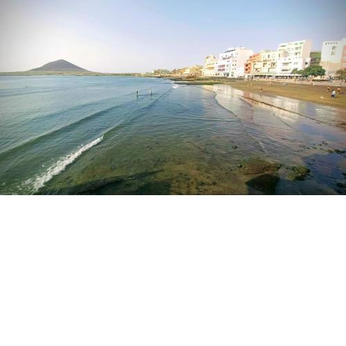 alquilaencanarias El Medano Tio Claudio frente playa
