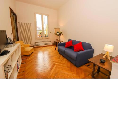 ALTIDO Apt for 3 with Rooftop Balcony and Lovely CityView