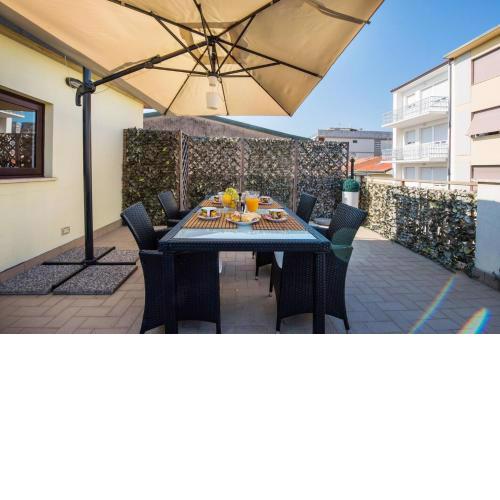 ALTIDO Apt for 8 with huge terrace in Old town of Viareggio