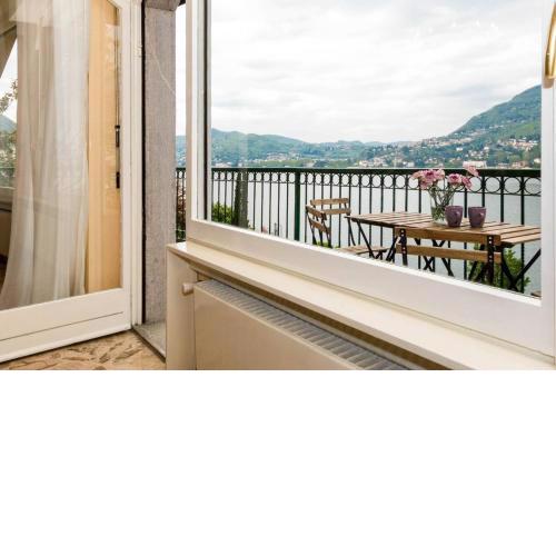 ALTIDO Apt with Amazing view on Lake Como and Parking
