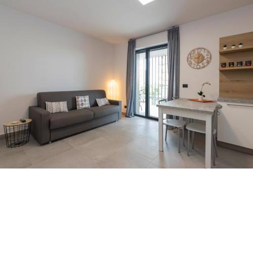 ALTIDO Calm Flat with Balcony