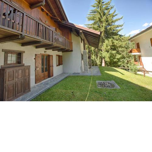 ALTIDO Charming Apartments with Mountain Views and Green Backyard in Verrand