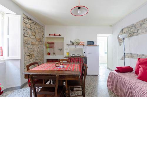 ALTIDO Charming Apt for 3 with Big Green Garden, in Ponzone