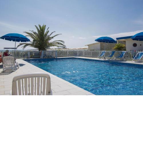 ALTIDO Charming House for 5 with Private Parking and Shared Pool