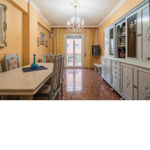 ALTIDO Classic style flat with balcony