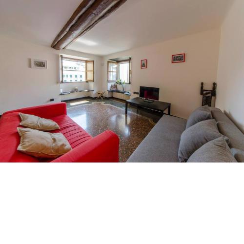 ALTIDO Colorful Flat for 5 close to Piazza De Ferrari