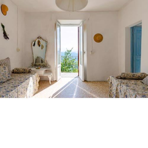 ALTIDO Delightful 2BR Apt with Dream Garden in Ponzone