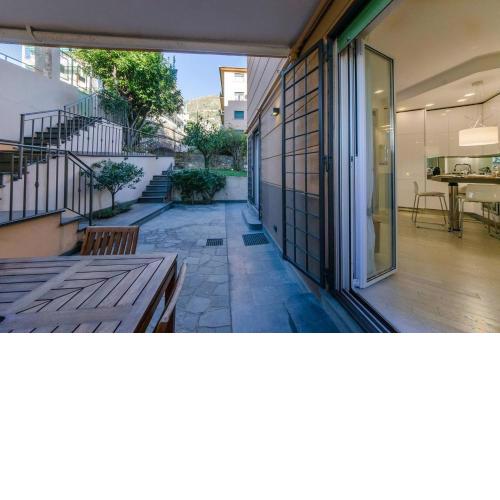 ALTIDO Elegant Apt for 4, moments from the Sea