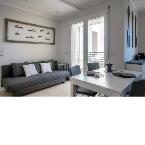 ALTIDO Elegant Flat w/Terrace in a Quiet Area of Como City