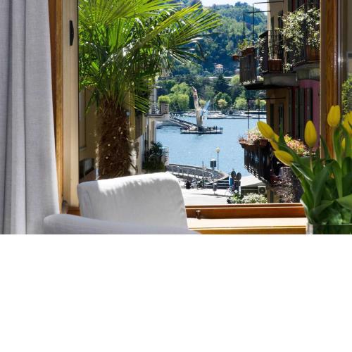 ALTIDO Exclusive Apt with Stunning Lake View and Parking