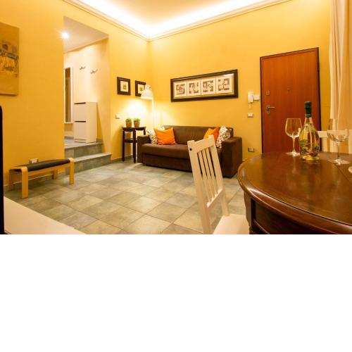 ALTIDO Family Apart for 5 in Central Pisa on Riverside