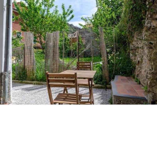ALTIDO Family Flat with little patio, Cinque Terre