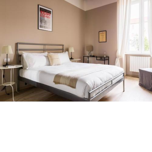 ALTIDO Gracious Navigli Flat