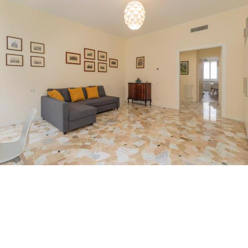 ALTIDO modern 2-bed apartment with balcony