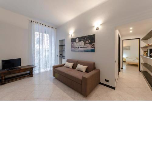 ALTIDO Modern Flat for 6 in the heart of Genova Foce