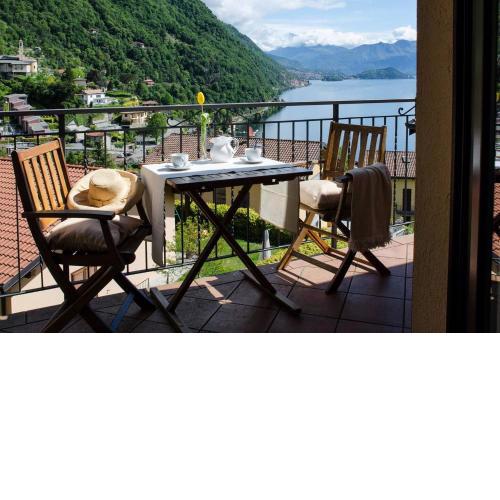ALTIDO Perfect for Couple, Fantastic Lake View, Terrace and Parking