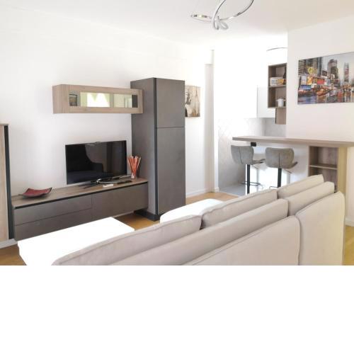 ALTIDO Sleek Studio w/Balcony