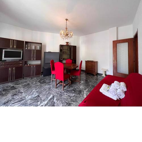 ALTIDO Spacious 2-bed with terrace & parking