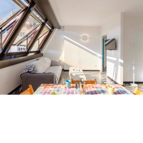ALTIDO Spacious Apt for 6, Near Train Station and Beach
