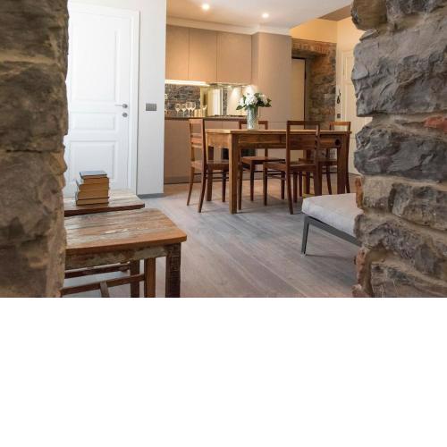 ALTIDO Stylish Apt for 4, close to Como Centre