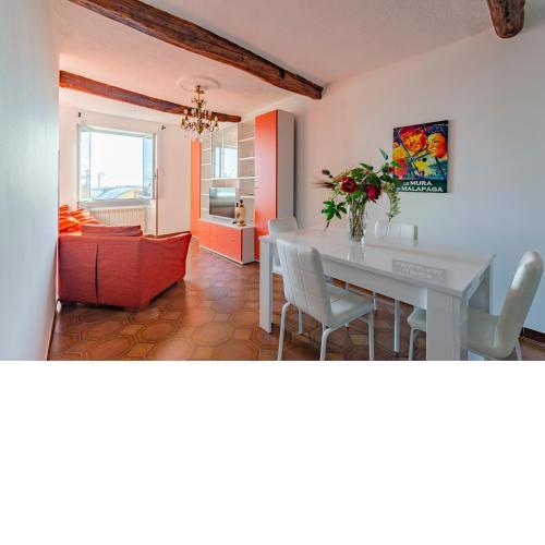 ALTIDO Sunny 2-bed flat near Aquarium