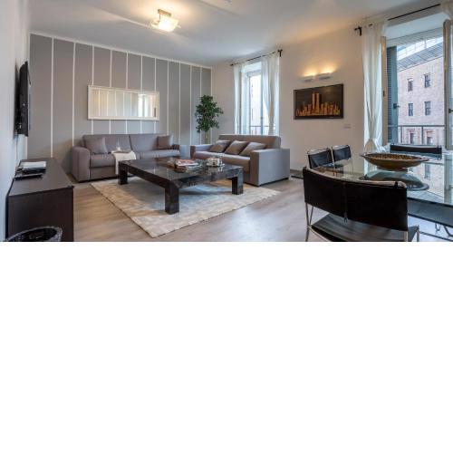 ALTIDO Superb Apartments mins from Duomo and Royal Palace