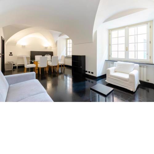 ALTIDO Superb Apt for 4, near Via Garibaldi, Genoa