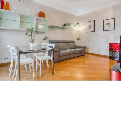 ALTIDO Vibrant flat with balcony