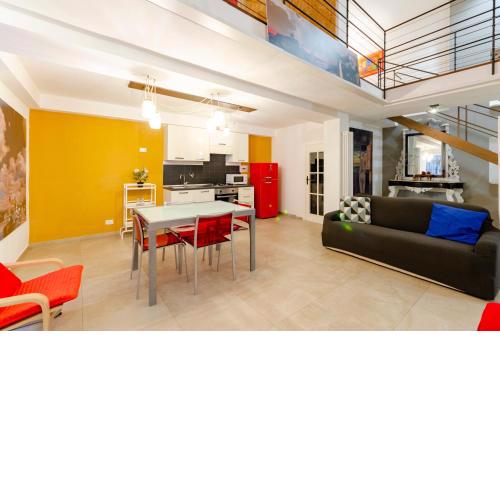 ALTIDO Vibrant Open-Plan Apt for 6 in Historic Centre