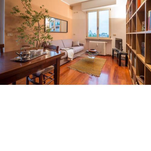 ALTIDO Warm Family Flat for 6 with Terrace in Milan