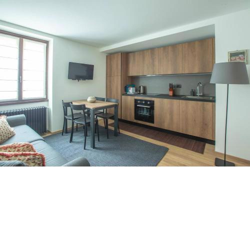 ALTIDO Warm Flat for 4, with Parking in Courmayeur
