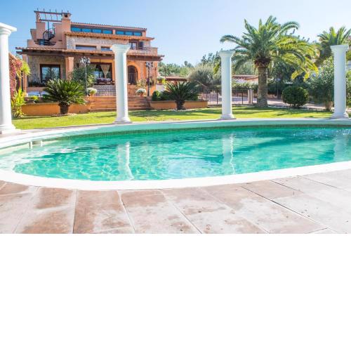 Alzina Villa 5 bedrooms with pool in Sa Coma Bunyola at the foot of the Sierra de Tramuntana but close to Palma