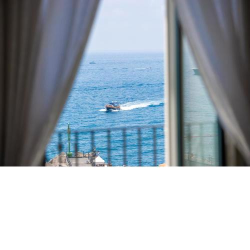 Amalfi Moon