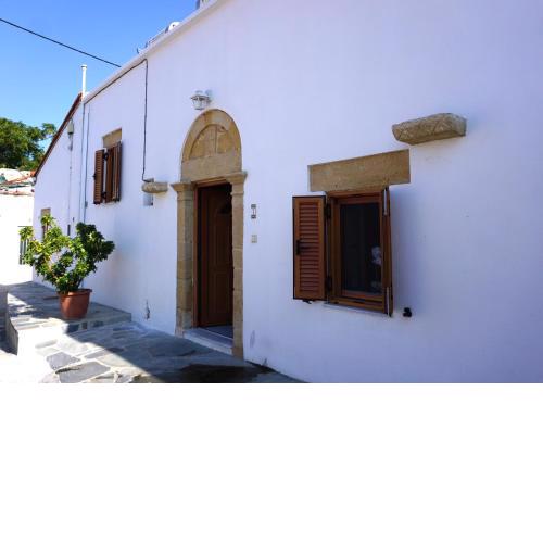 Amalia's Traditional Home in Paradisi