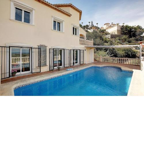 Amanda: 4 bedroom villa with stunning views