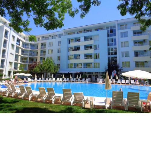 Amazing 2 bedroom apartment next to the beach