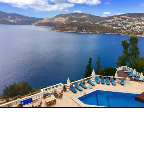 Amazing 2 bedroom penthouse!