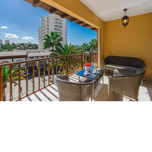 Amazing 3 bedroom apartment on the first line of Las Americas beach, fully equipped and free wi-fi