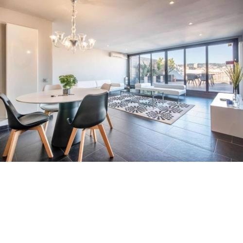 Amazing 3 bedroom penthouse in Plaza España
