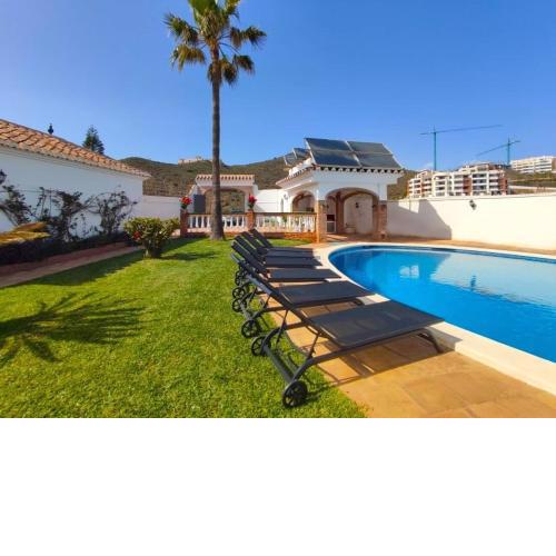 Amazing 4 bedroom Villa with private Pool and Garden