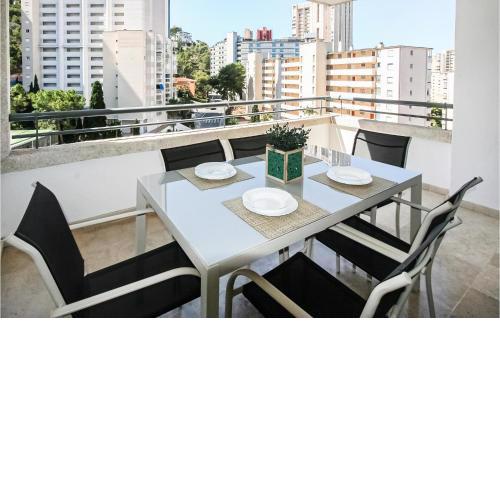 Amazing Apartment In Benidorm With 2 Bedrooms, Wifi And Outdoor Swimming Pool