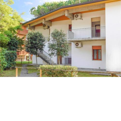 Amazing apartment in Bibione w/ 3 Bedrooms