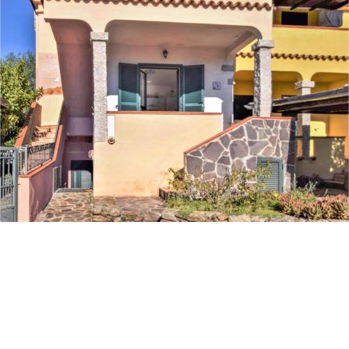 Amazing apartment in Budoni with 2 Bedrooms