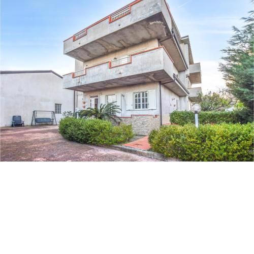 Amazing apartment in CAMINI with 2 Bedrooms and WiFi